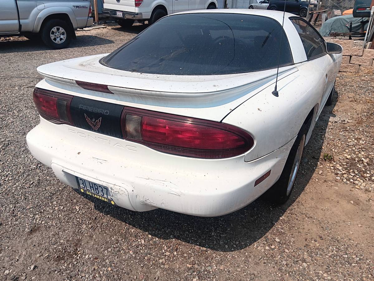 Pontiac-firebird-1995-white-9
