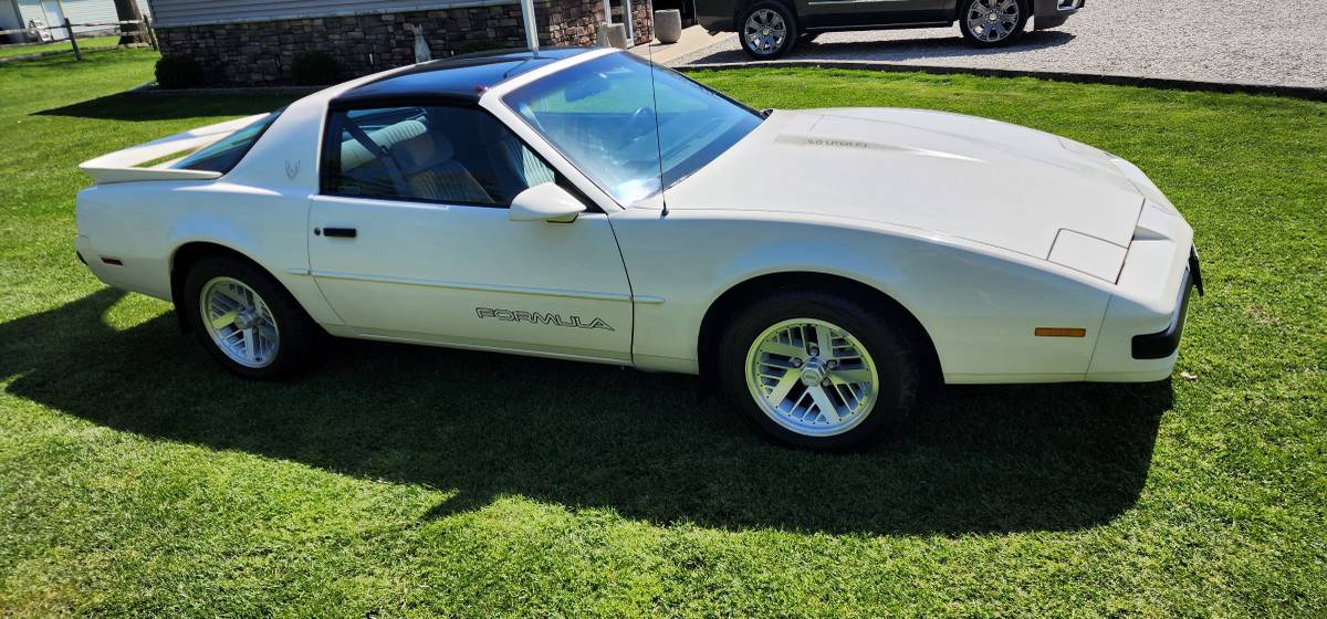 Pontiac-firebird-formula-1989-white-1