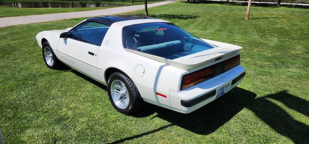 Pontiac-firebird-formula-1989-white-2