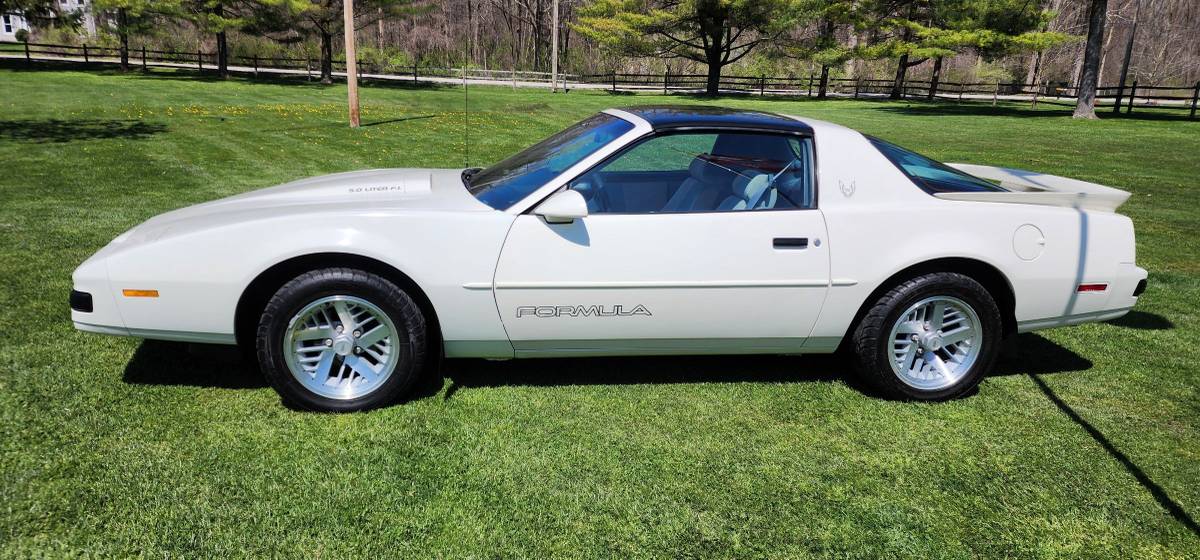 Pontiac-firebird-formula-1989-white