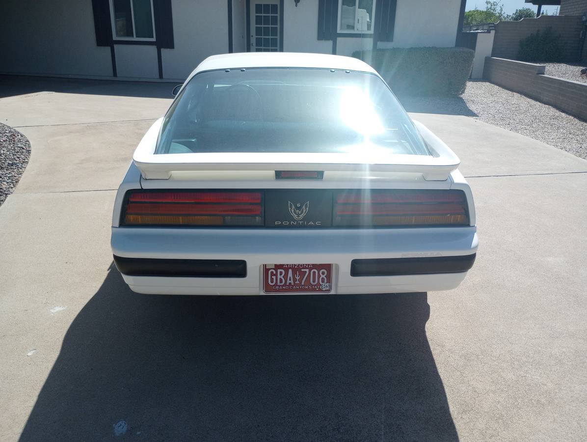Pontiac-firebird-formula-1990-white-4