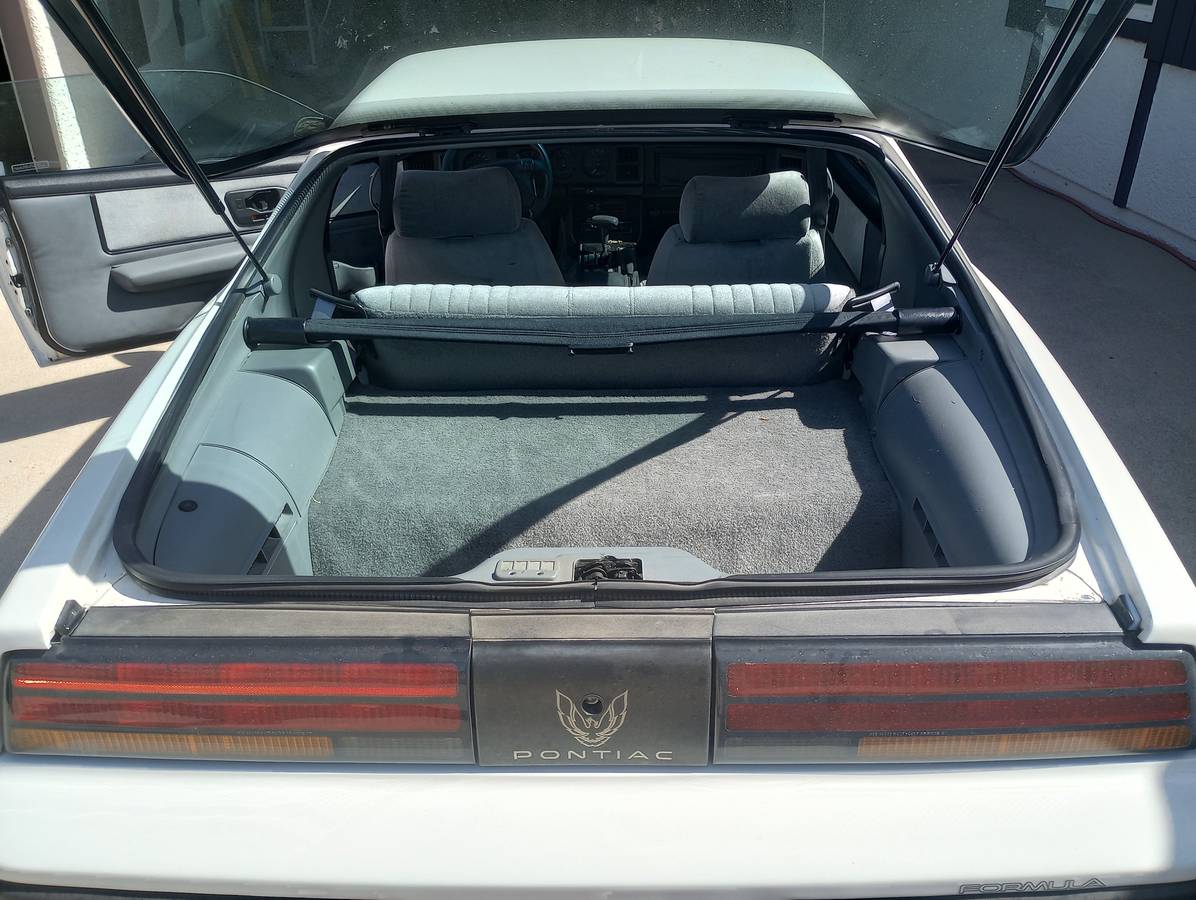 Pontiac-firebird-formula-1990-white