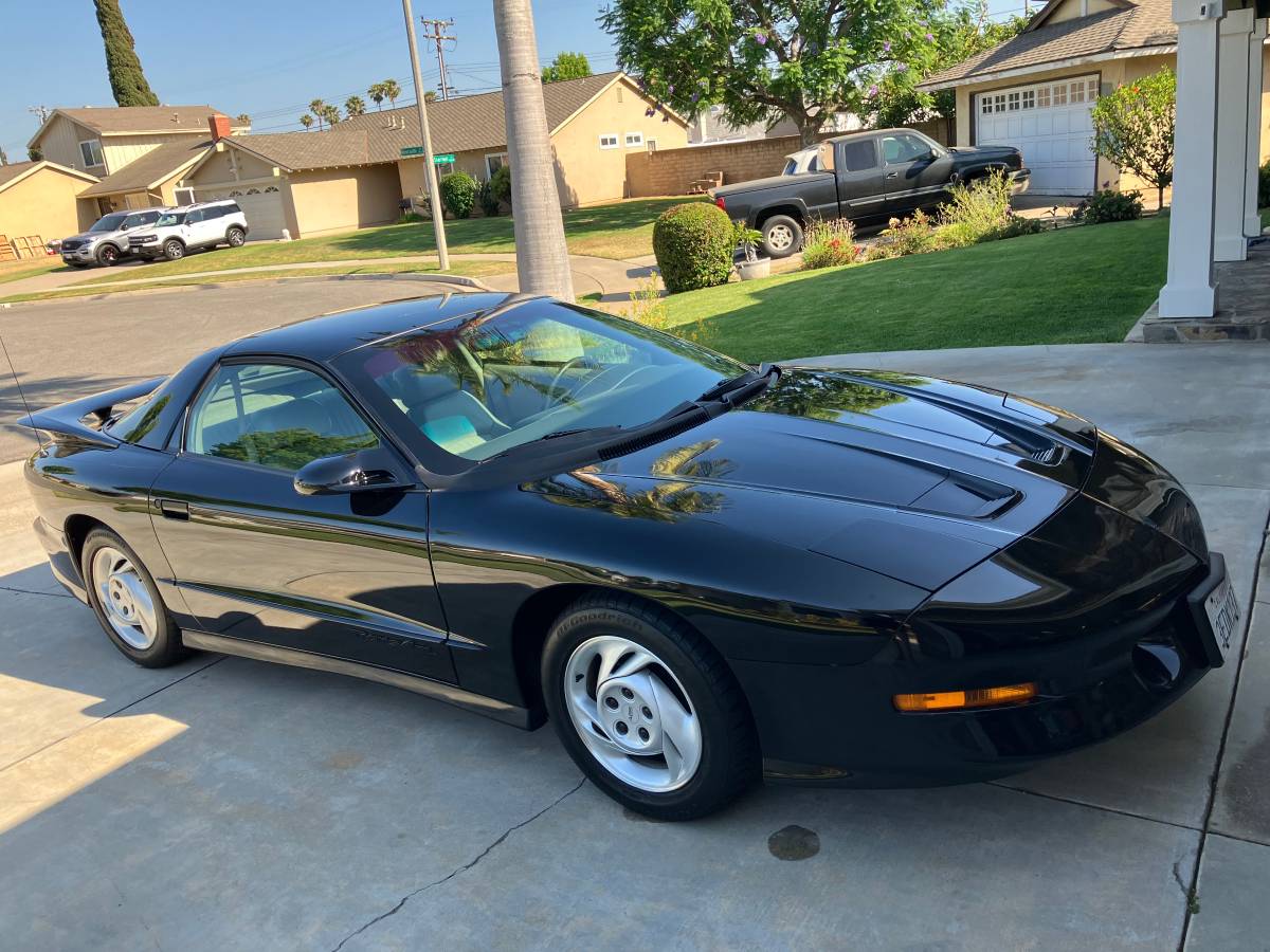 Pontiac-firebird-pontiac-trans-am-1993-black