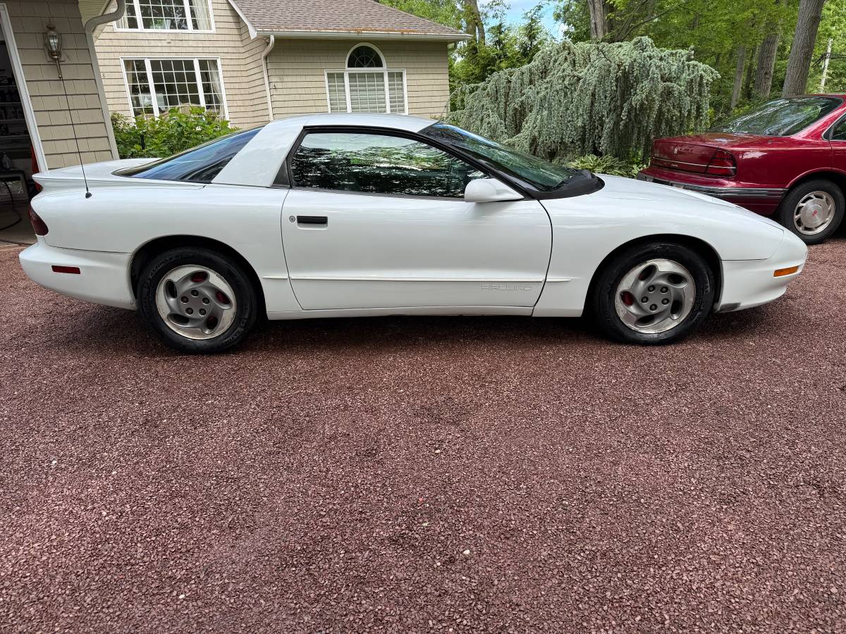 Pontiac-firebird-s-1994-white-11
