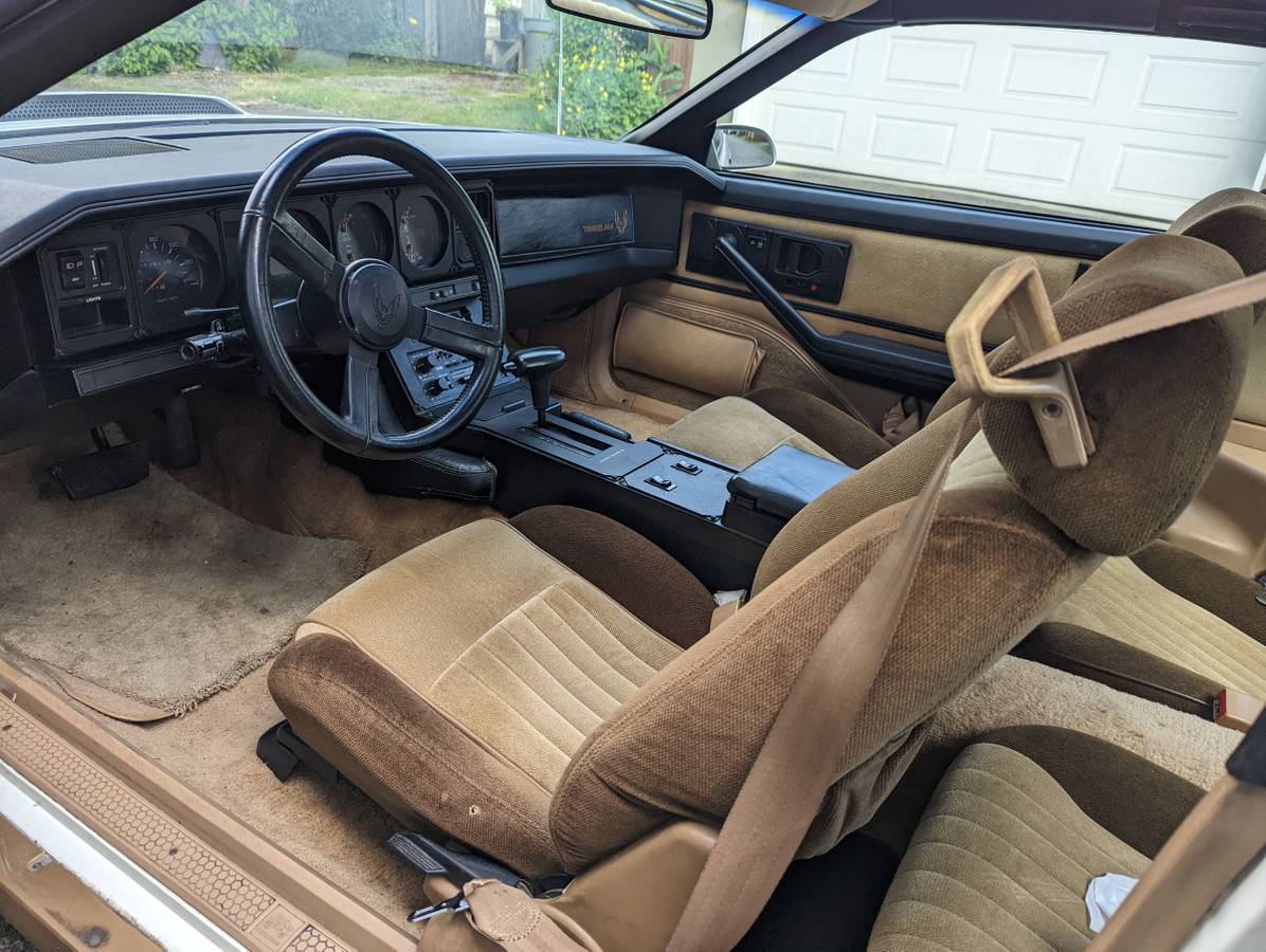 Pontiac-firebird-trans-am-1984-white-3