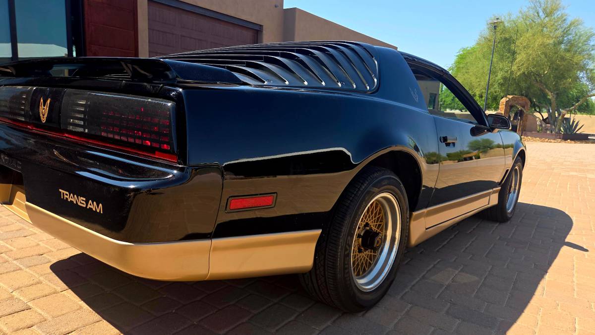 Pontiac-firebird-trans-am-1985-black-1