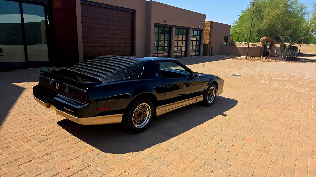 Pontiac-firebird-trans-am-1985-black-2