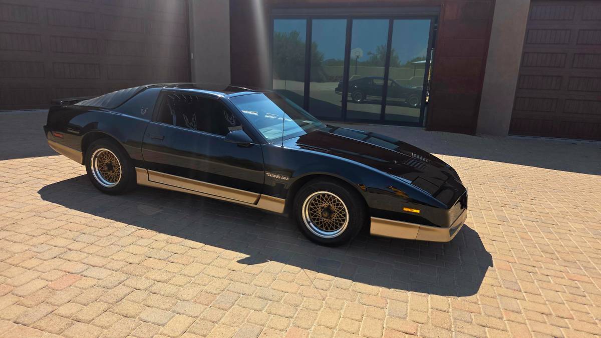 Pontiac-firebird-trans-am-1985-black-4