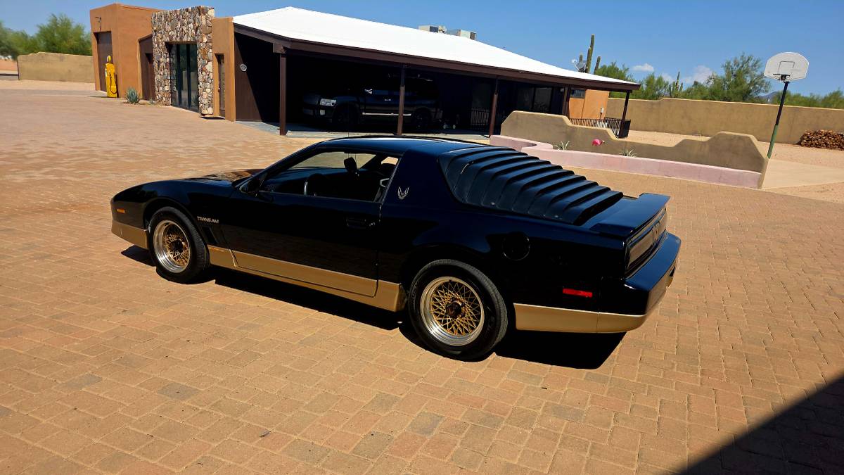 Pontiac-firebird-trans-am-1985-black-9