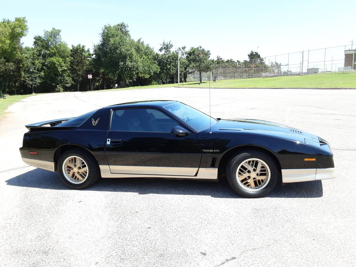 Pontiac-firebird-trans-am-1987-black-1