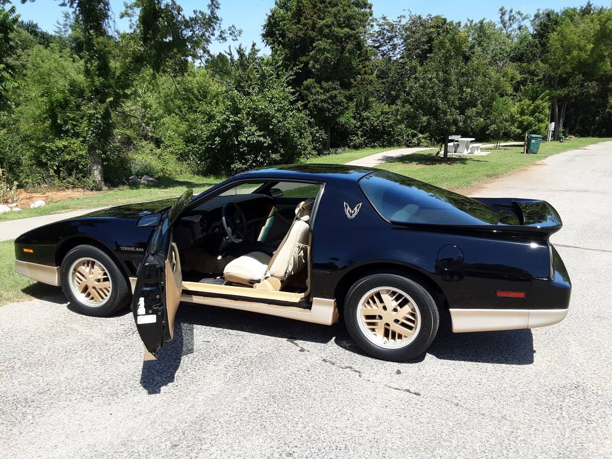Pontiac-firebird-trans-am-1987-black-3