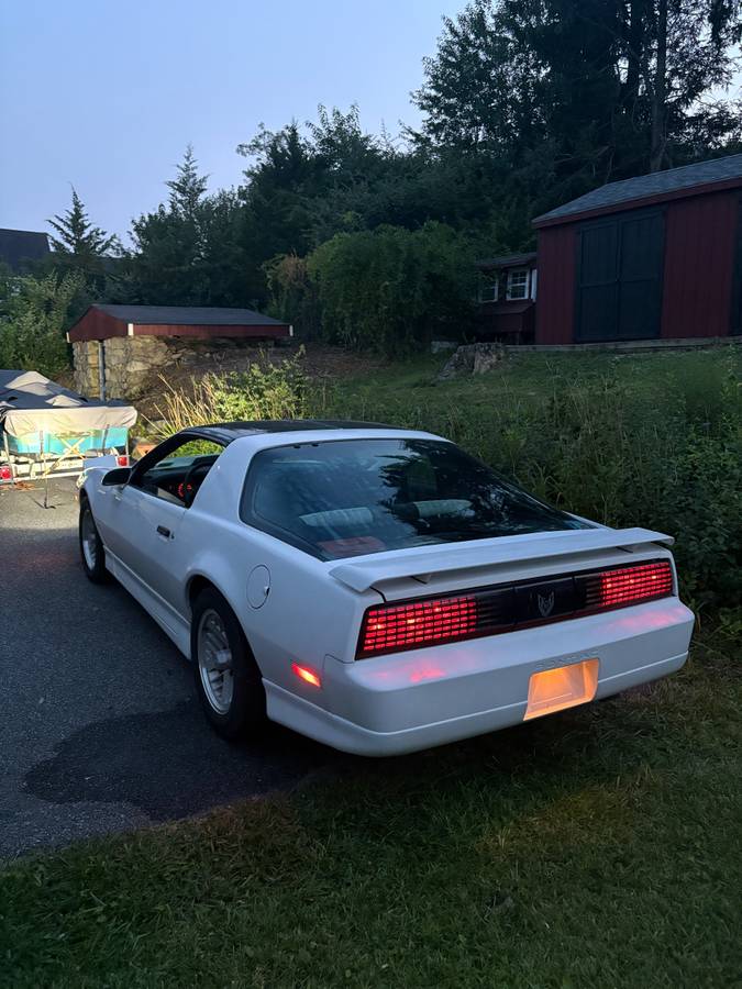 Pontiac-firebird-trans-am-1990-white-1