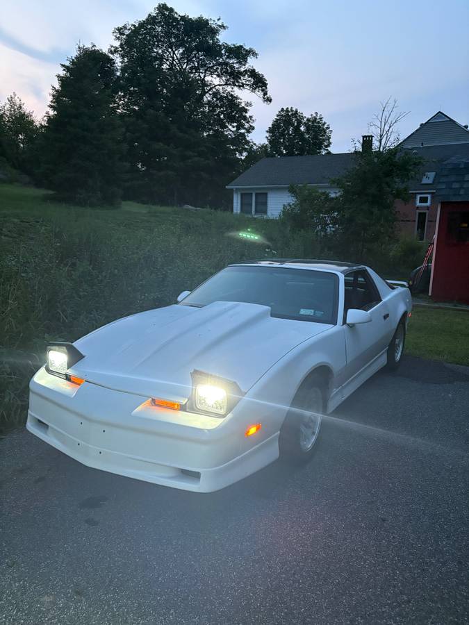 Pontiac-firebird-trans-am-1990-white