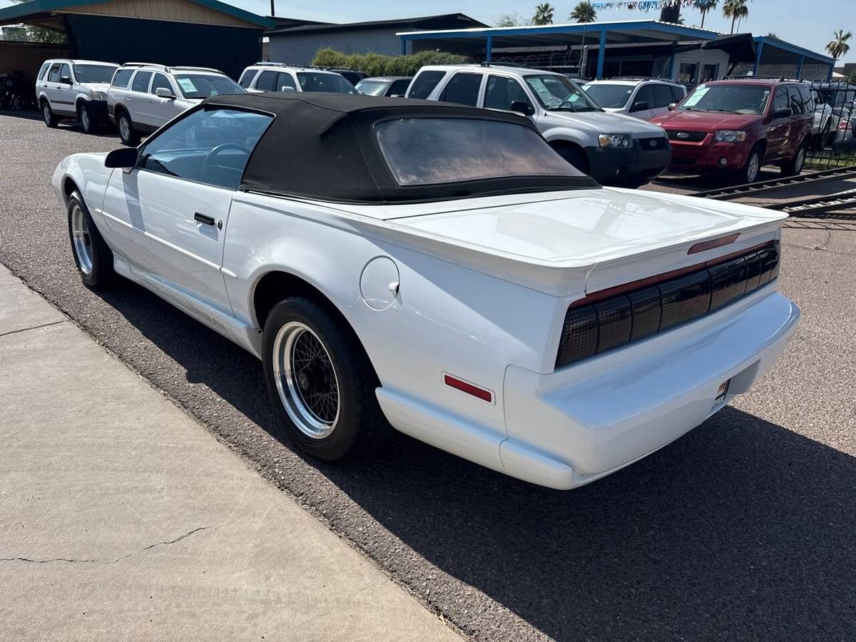 Pontiac-firebird-trans-am-1991-white-1