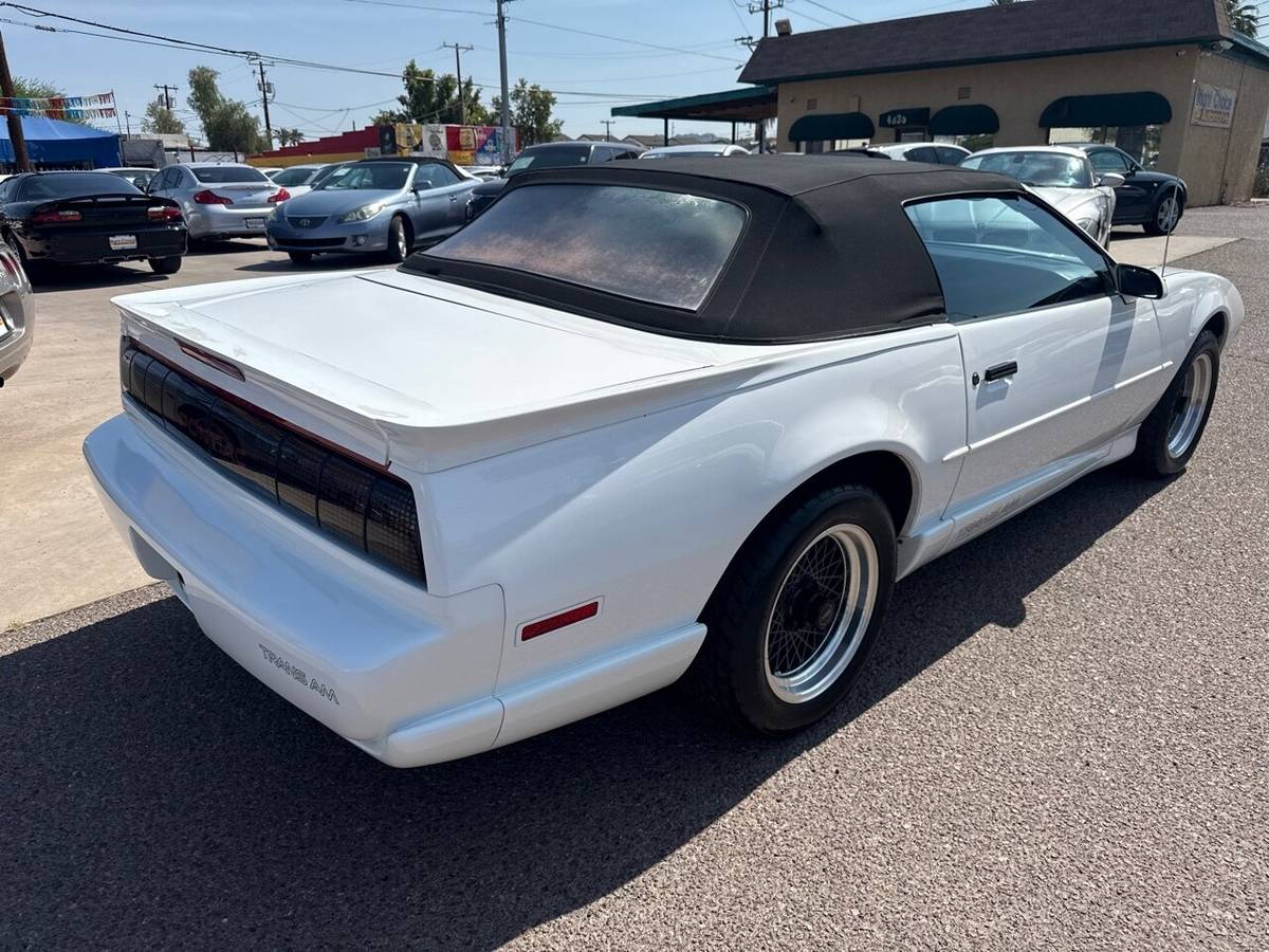 Pontiac-firebird-trans-am-1991-white-10