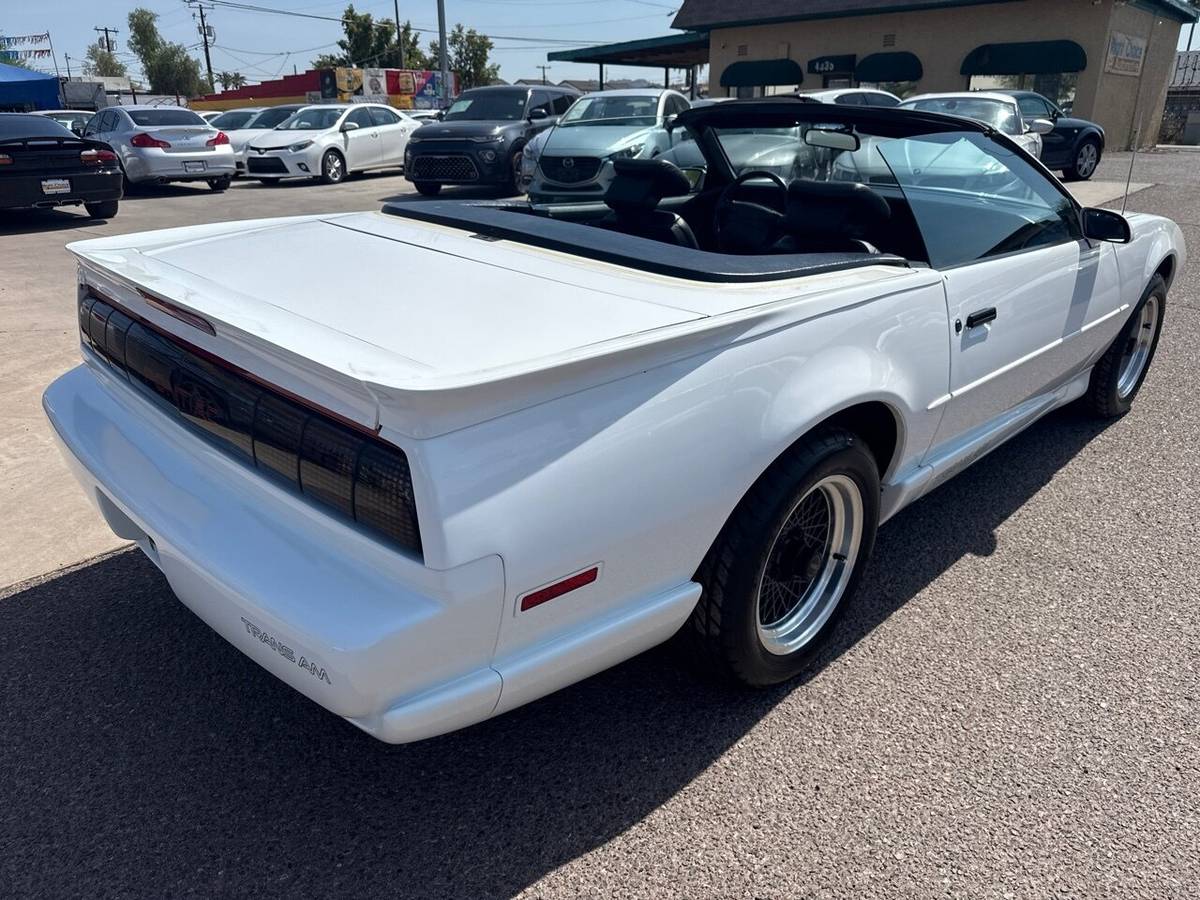 Pontiac-firebird-trans-am-1991-white-11