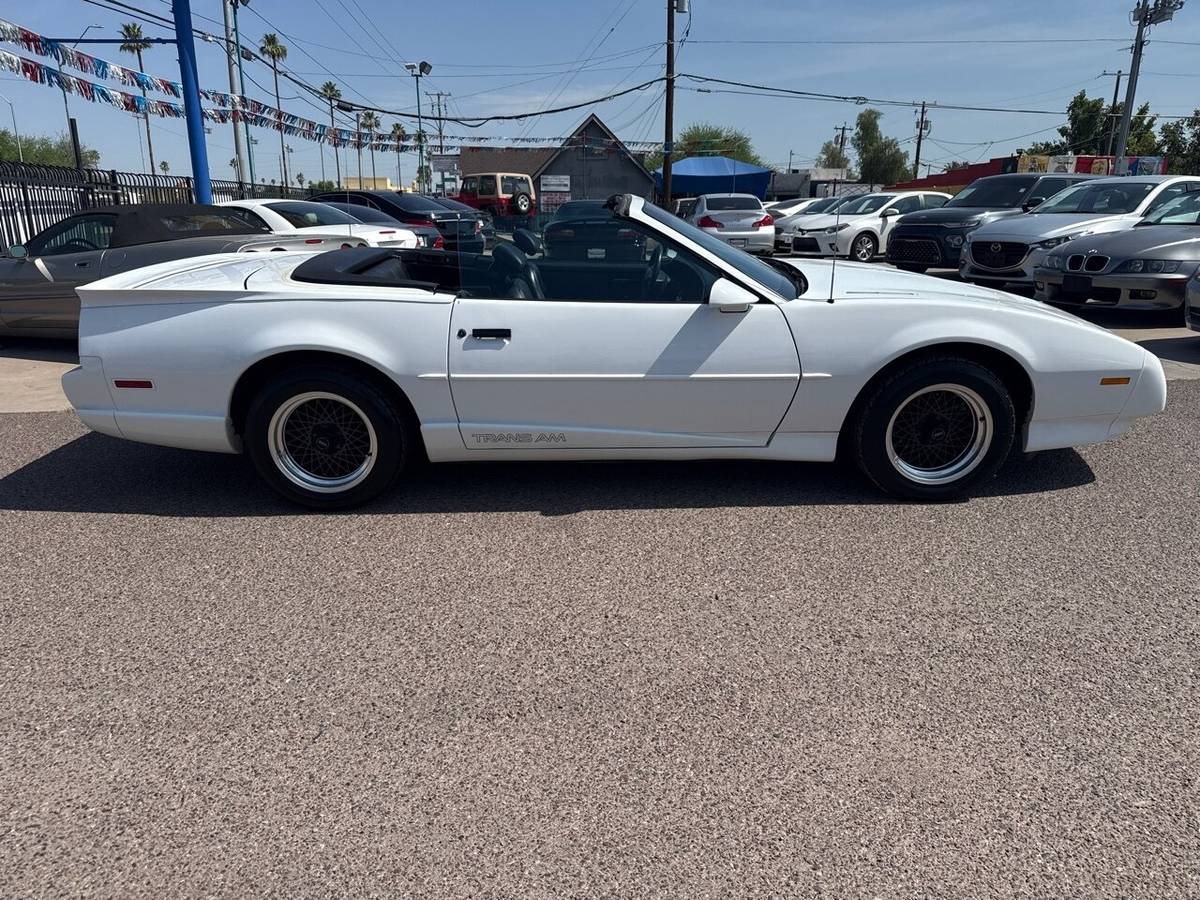 Pontiac-firebird-trans-am-1991-white-15