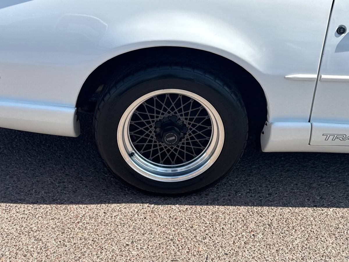 Pontiac-firebird-trans-am-1991-white-16