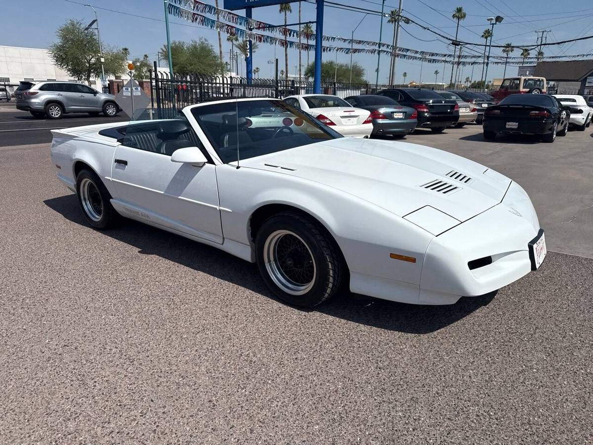 Pontiac-firebird-trans-am-1991-white-2