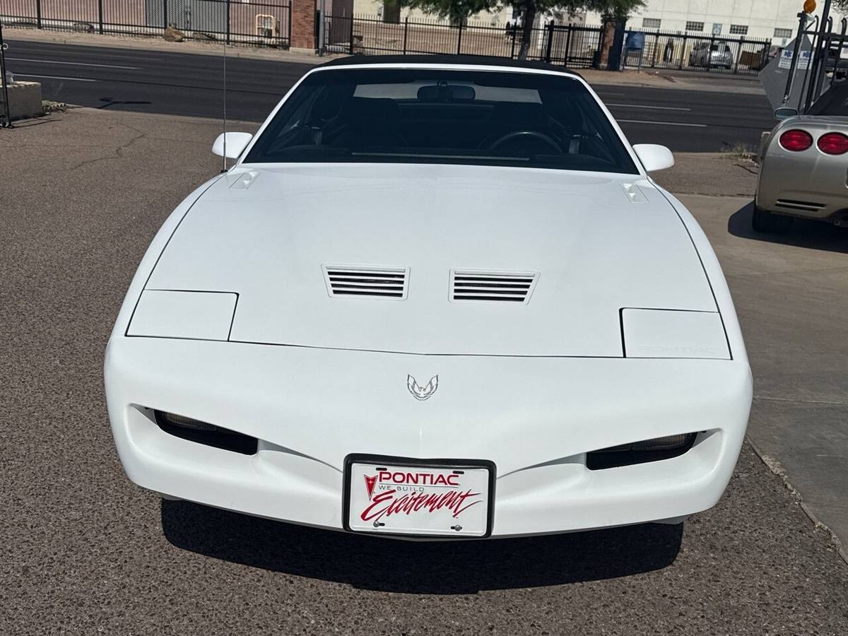 Pontiac-firebird-trans-am-1991-white-3