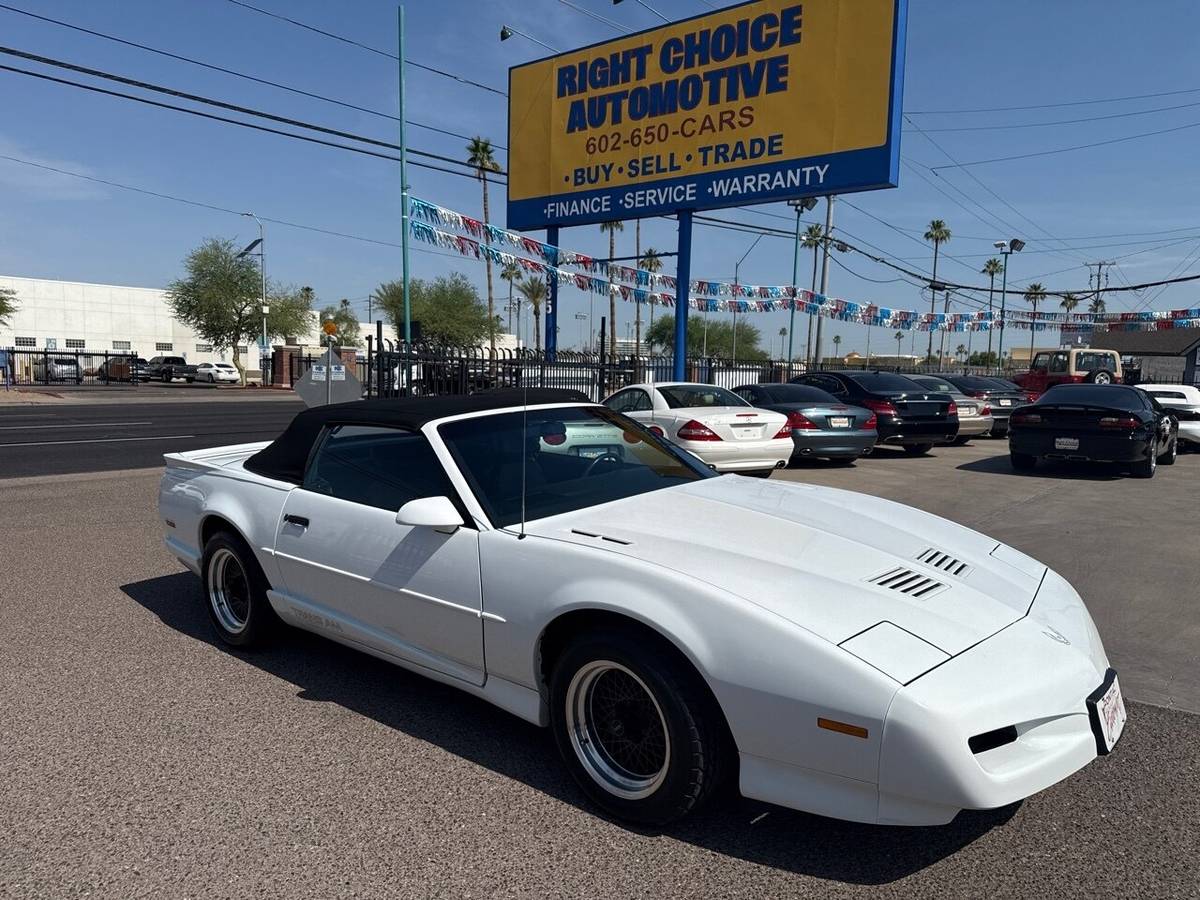 Pontiac-firebird-trans-am-1991-white-4