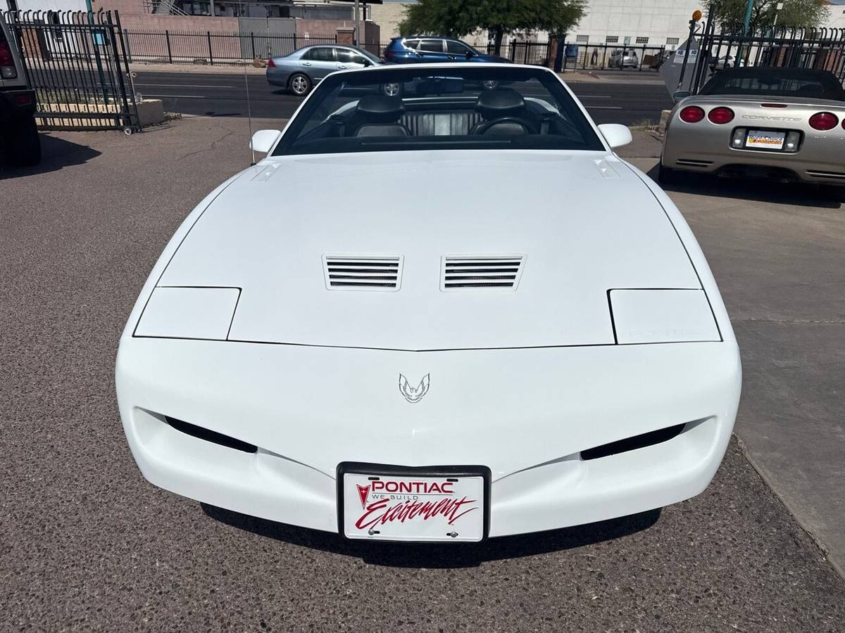 Pontiac-firebird-trans-am-1991-white-5