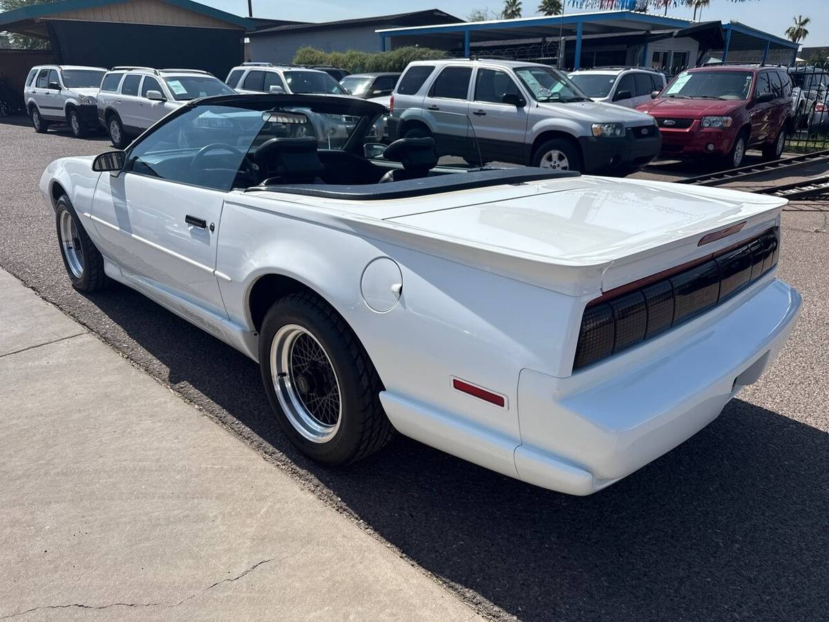 Pontiac-firebird-trans-am-1991-white-9