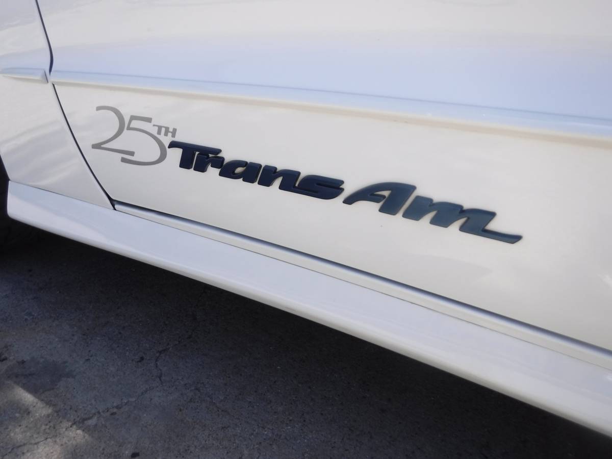 Pontiac-firebird-trans-am-1994-white-3