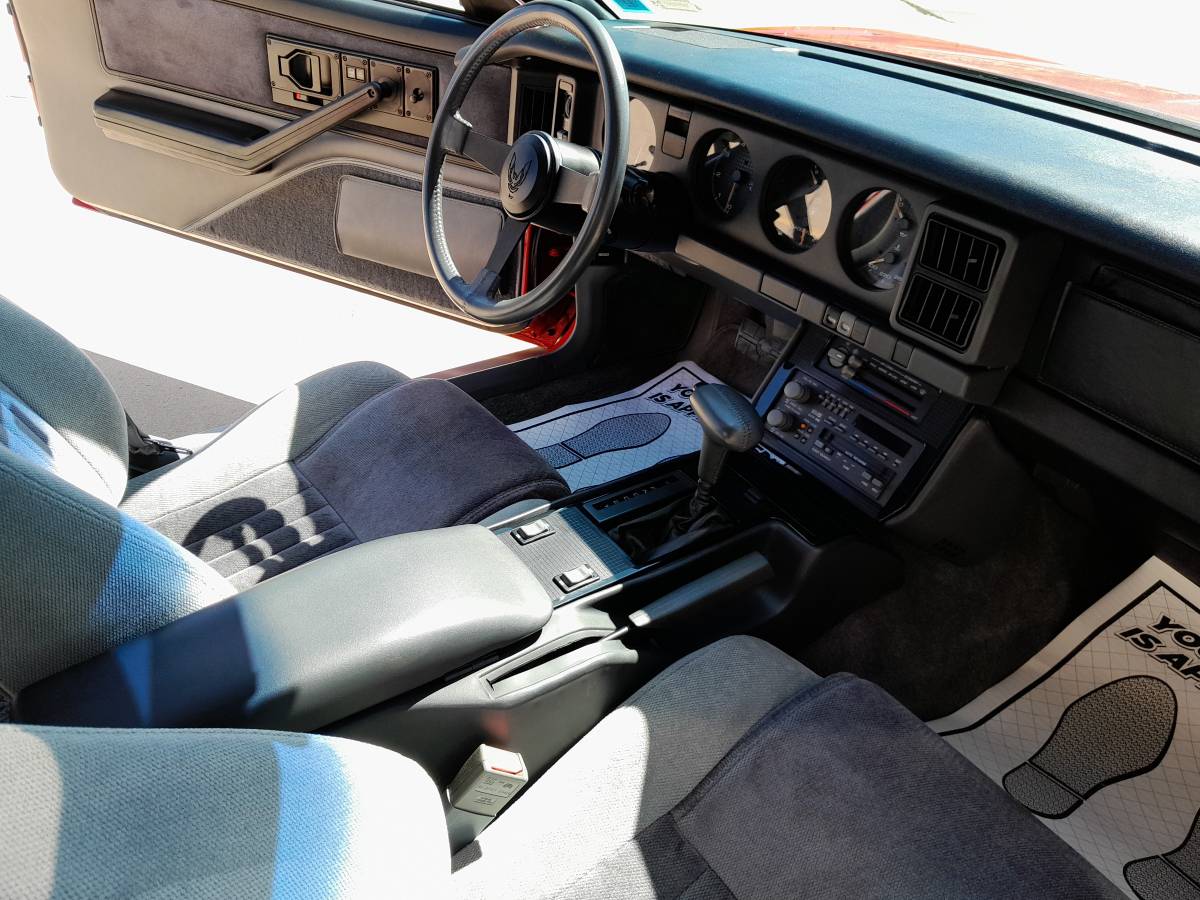 Pontiac-firebird-trans-am-ws6-1986-2