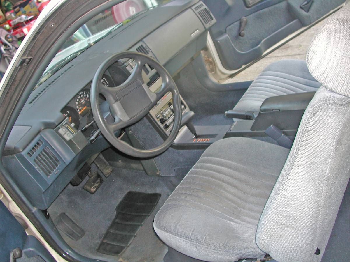 Pontiac-grand-am-1991-white-12