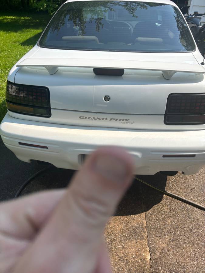 Pontiac-grand-prix-1995-white-1