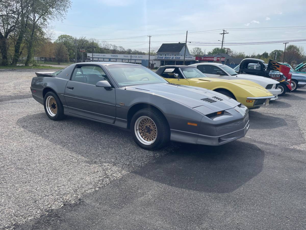 Pontiac-gta-trans-am-1987-grey-21