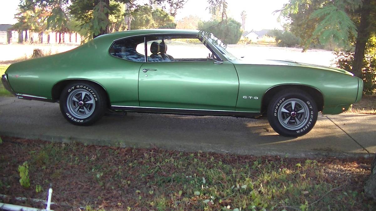 Pontiac-gto-1969-green-3