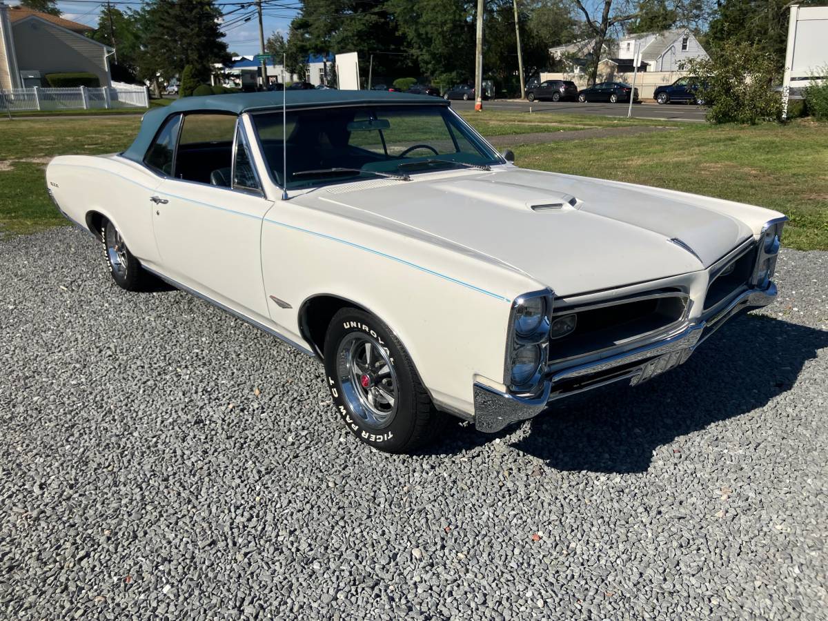 Pontiac-gto-convertible-1966-white-1