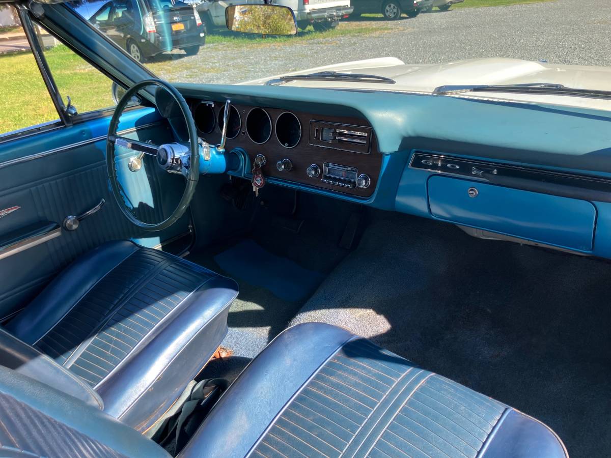 Pontiac-gto-convertible-1966-white-17