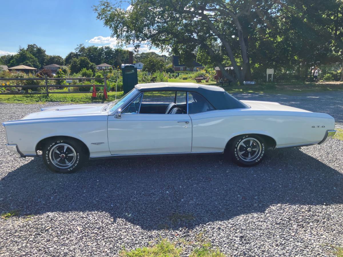 Pontiac-gto-convertible-1966-white-2