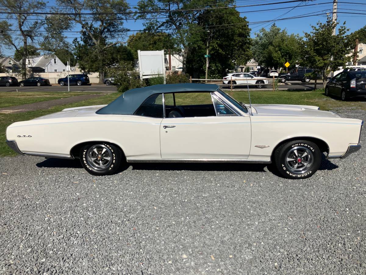 Pontiac-gto-convertible-1966-white-3