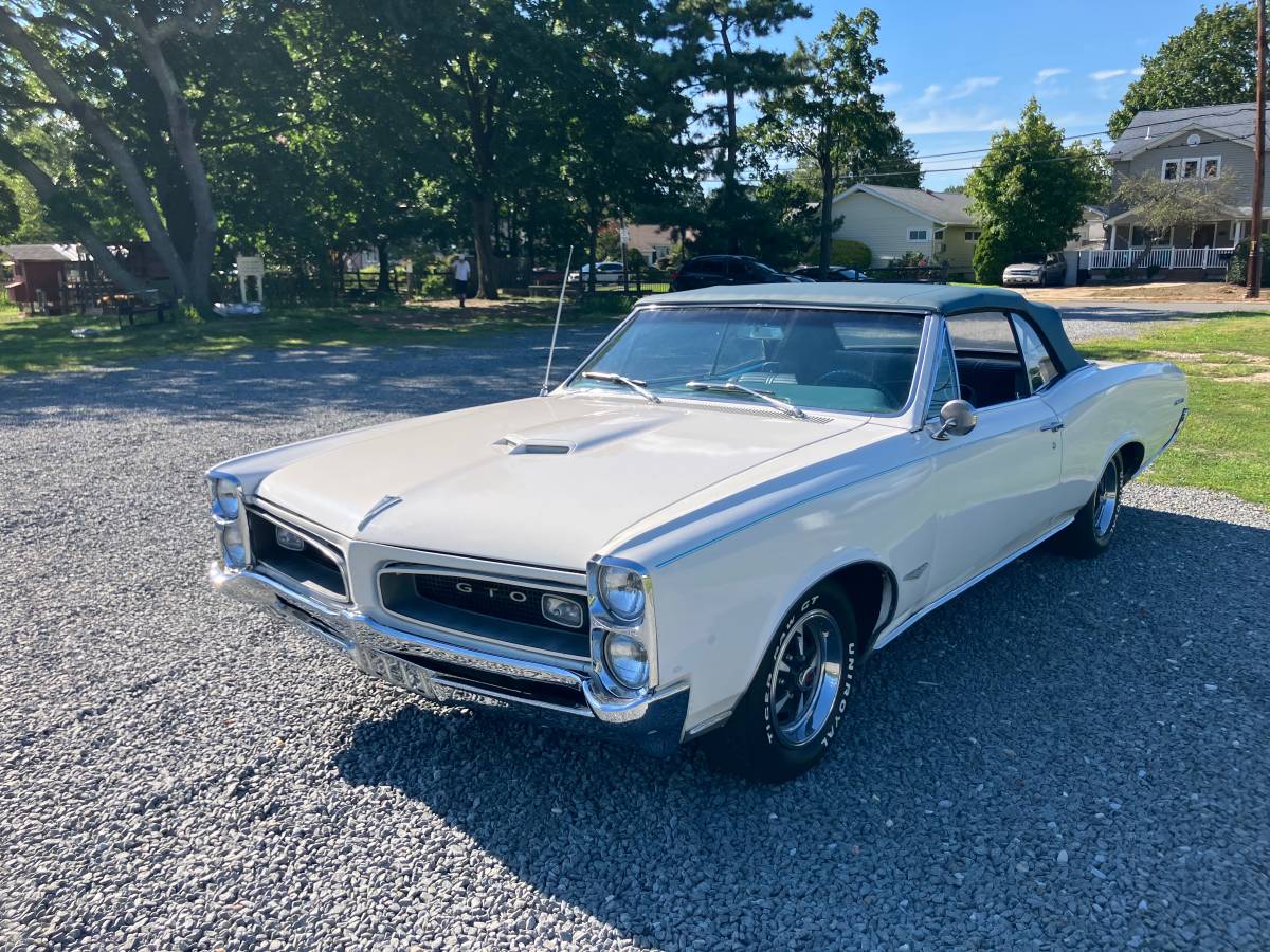 Pontiac-gto-convertible-1966-white-4