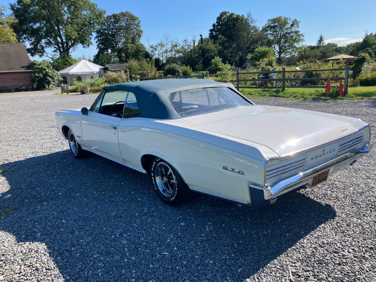 Pontiac-gto-convertible-1966-white-8