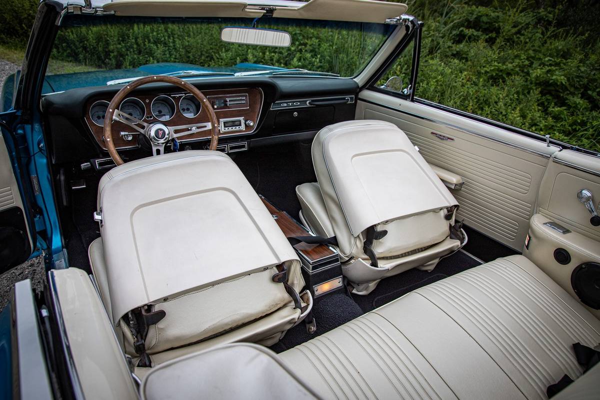 Pontiac-gto-convertible-1967-blue-11