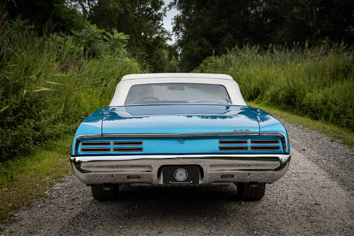 Pontiac-gto-convertible-1967-blue-4