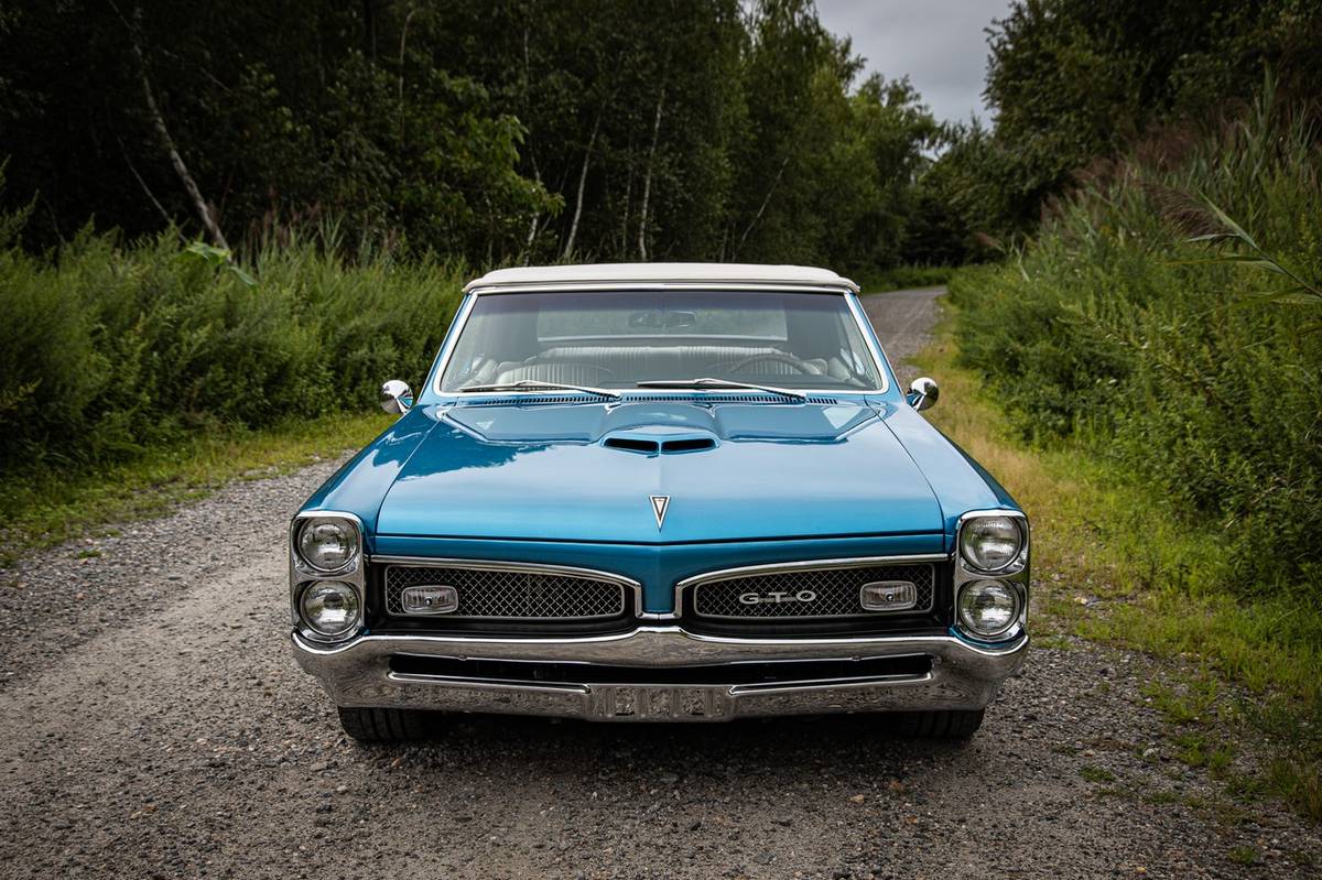 Pontiac-gto-convertible-1967-blue-9