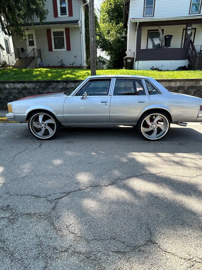 Pontiac-lemans-1979-custom