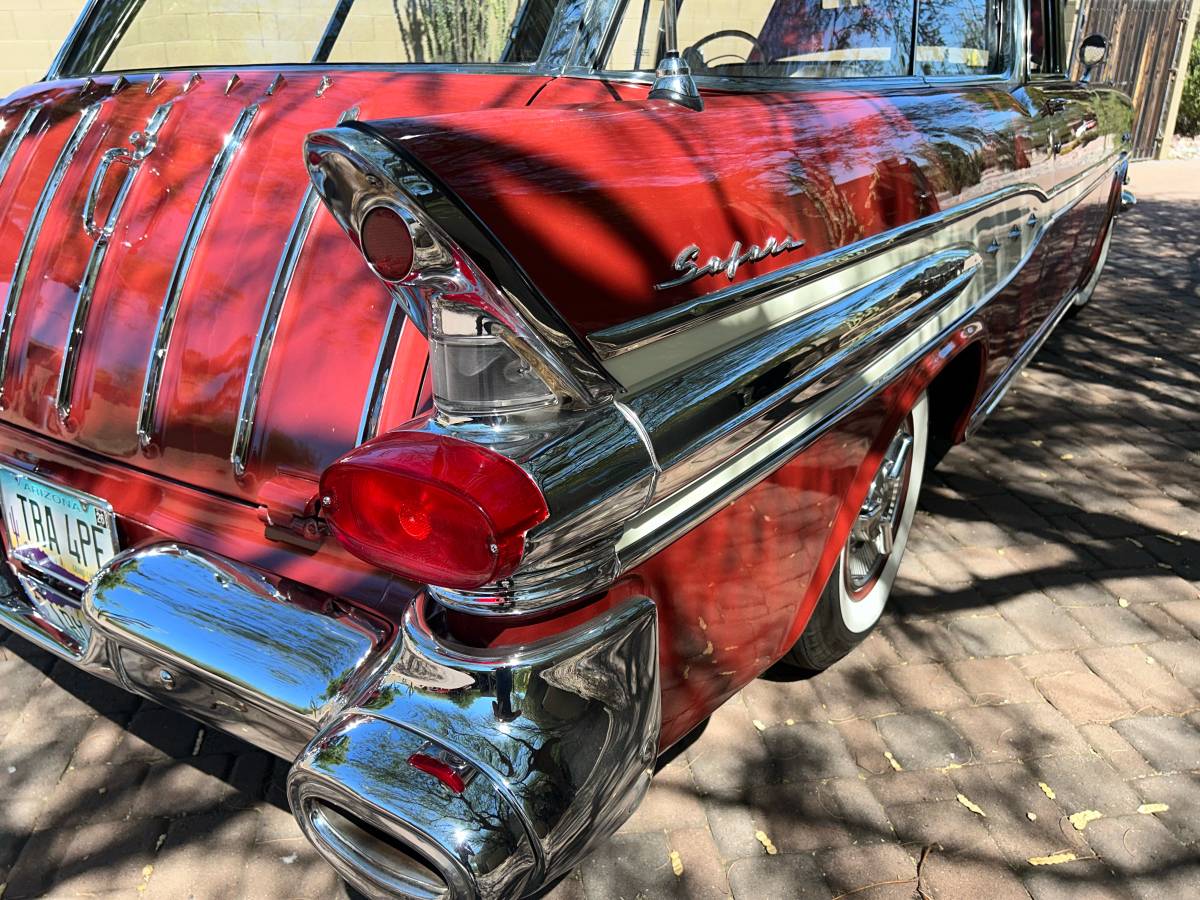 Pontiac-safari-wagon-1957-brown-1