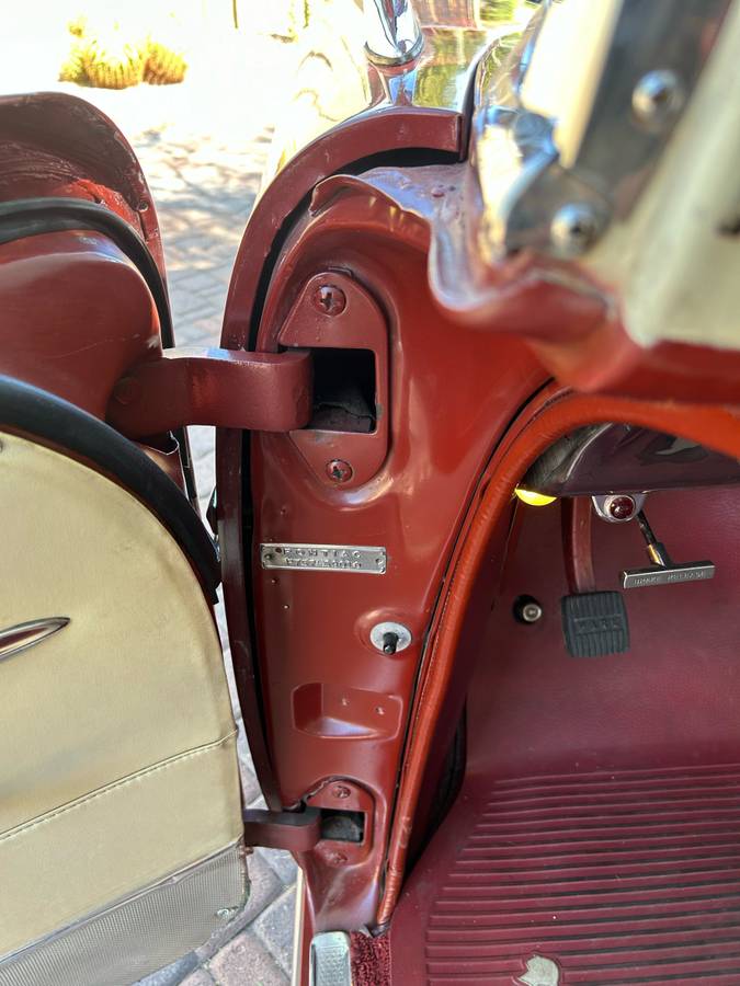 Pontiac-safari-wagon-1957-brown-11