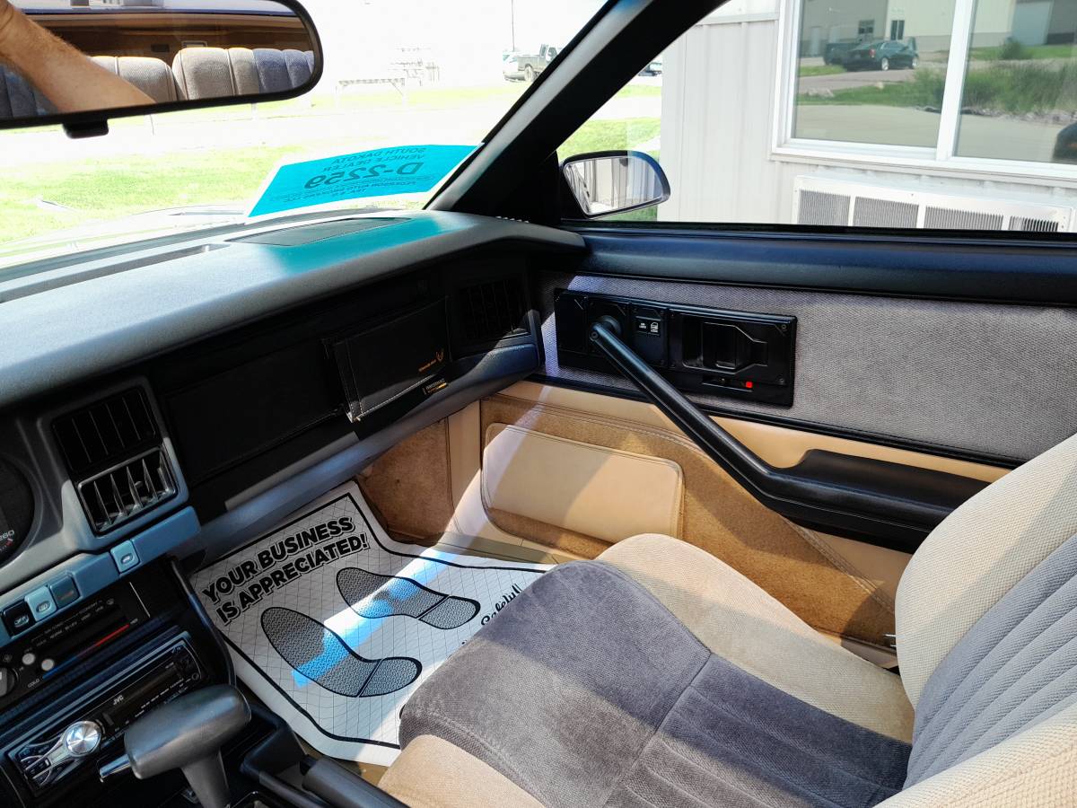 Pontiac-trans-am-1986-3