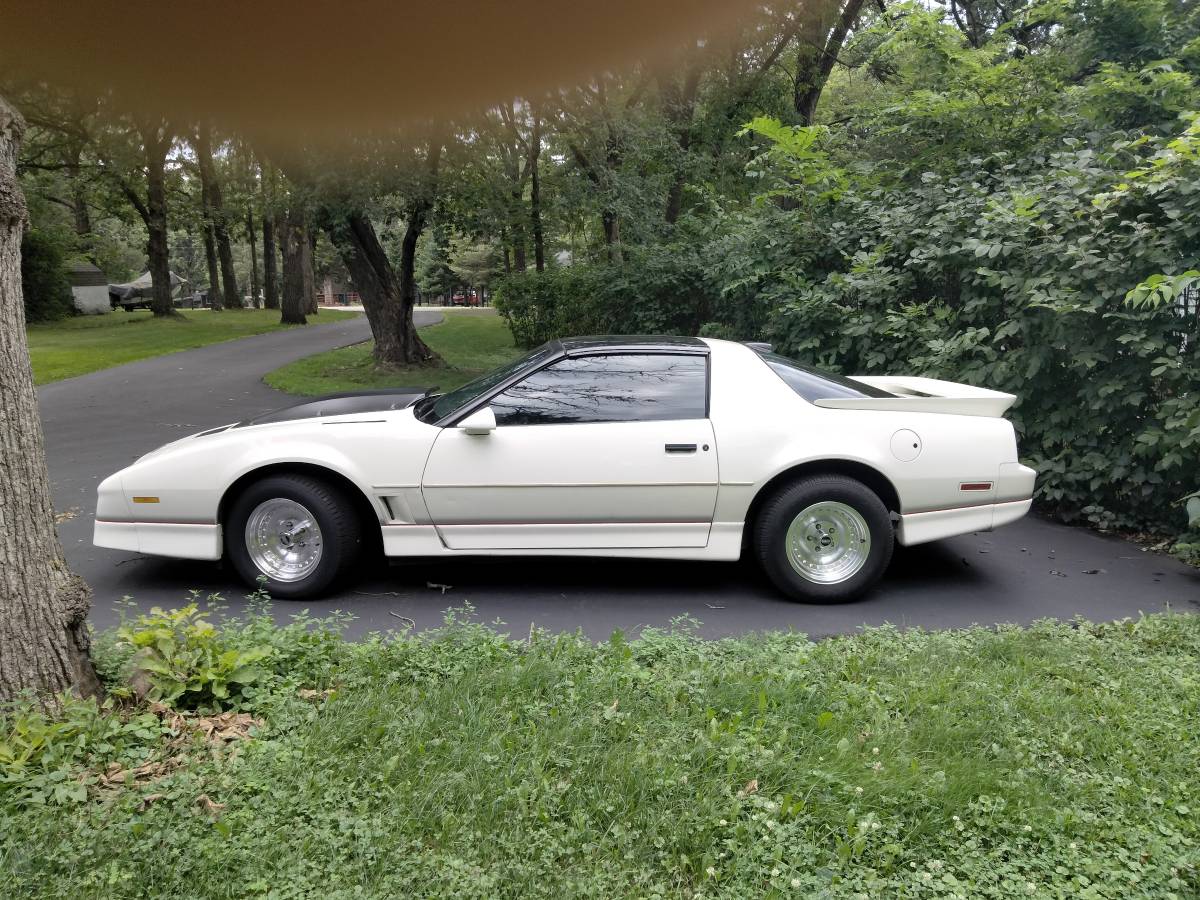 Pontiac-trans-am-1986-white