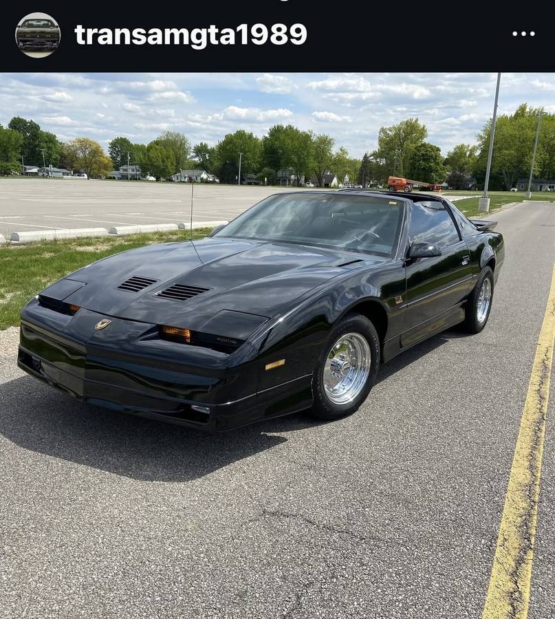 Pontiac-trans-am-gta-1989-black-1