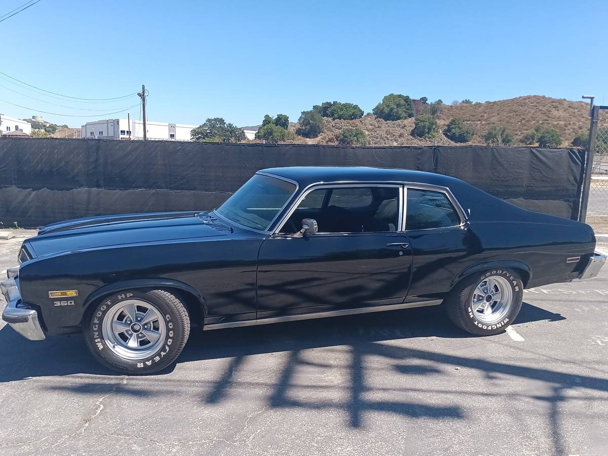 Pontiac-venture-1973-black-1