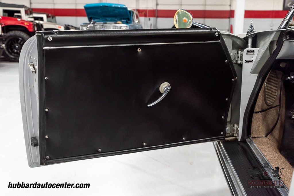 Porsche-356-1957-Convertible-10